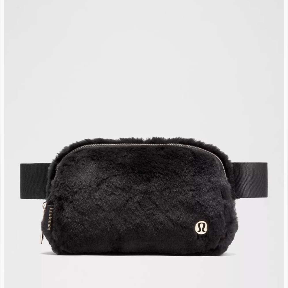LULULEMON Unisex Everywhere Belt Bag Plush Fleece O/S NWT Blk/Gold $68